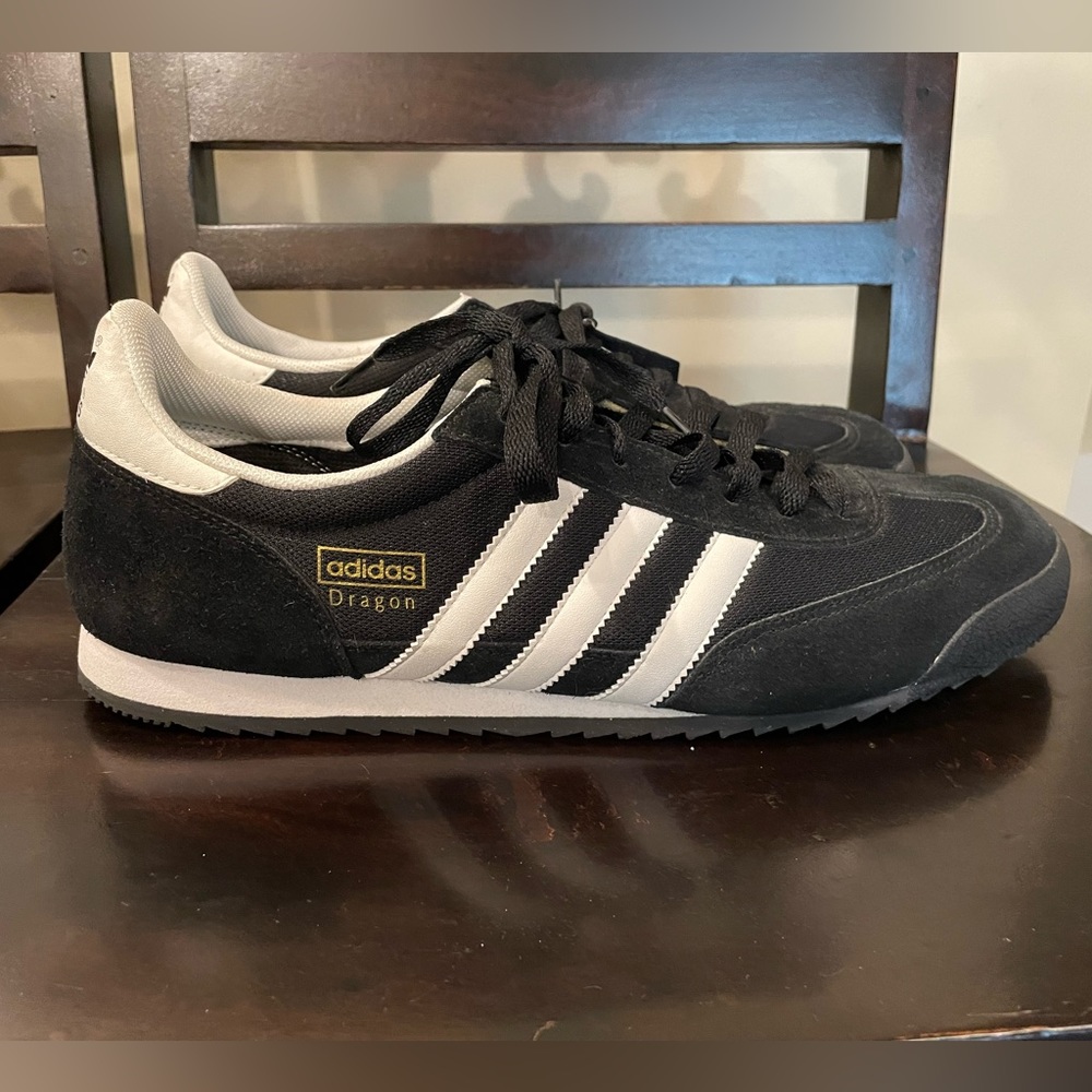 Men’s Adidas Dragon / Samba-style sneaker. Size 10-1/2.